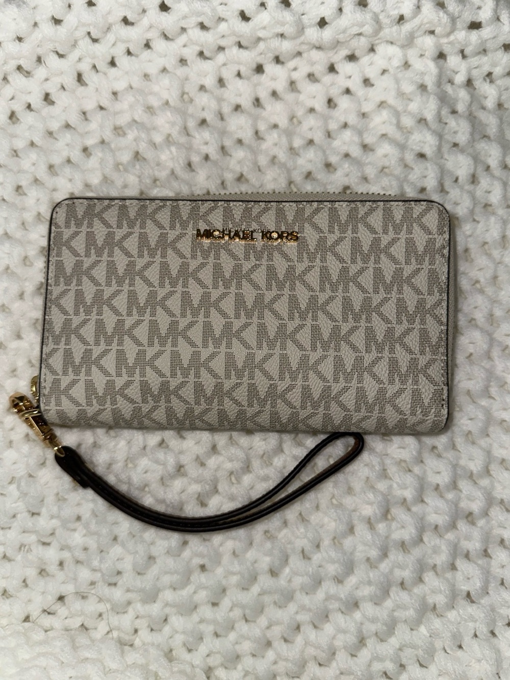 BNWT Michael Kors Signature Zip-Around Wristlet Wallet